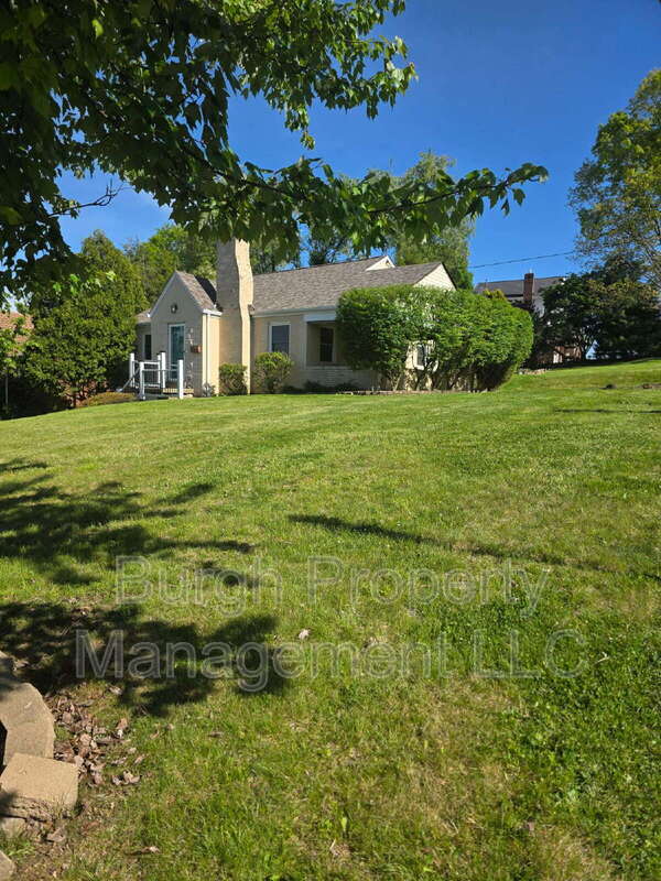 Building Photo - 300 Maxwell Dr