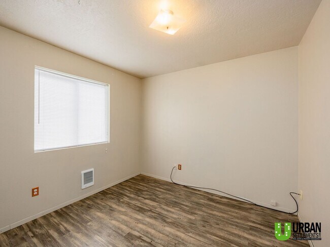Building Photo - South Hill Gem! Spacious 3 Bedroom Home with Garage