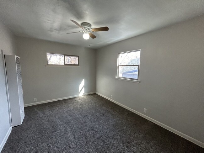 Building Photo - Charming Old Town Apartment