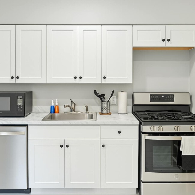 Building Photo - 128 Bainbridge St