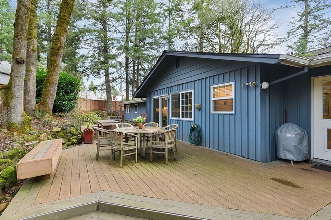 Building Photo - Quaint Remodeled Ranch in Lake Oswego