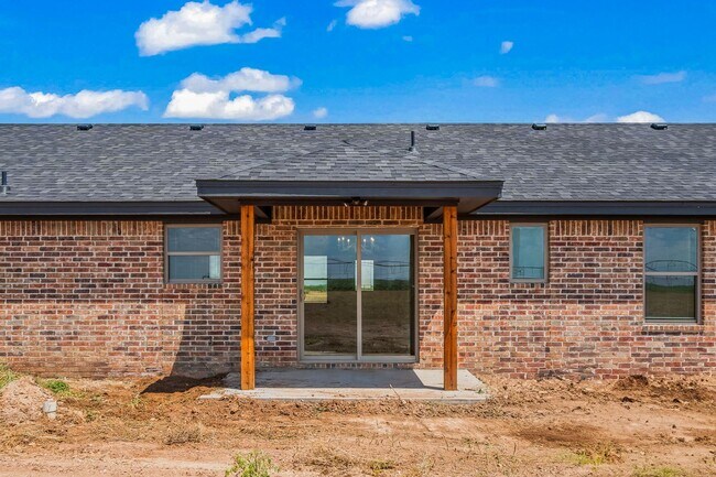 Building Photo - Country Living In Idalou ISD!