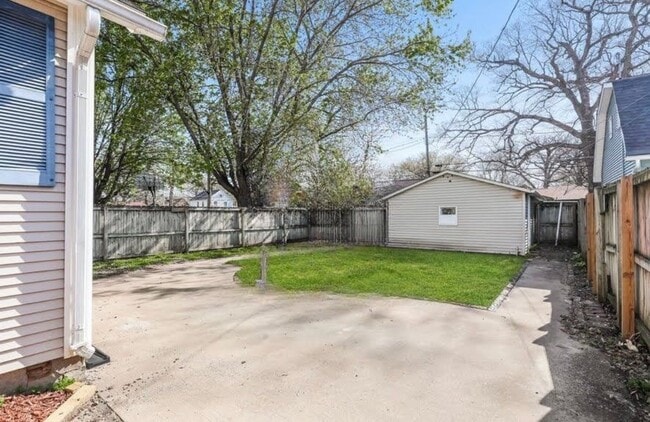 Building Photo - 1316 44th St