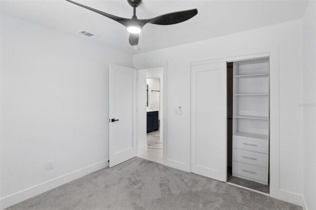 Building Photo - 5424 Loma Vista Dr E
