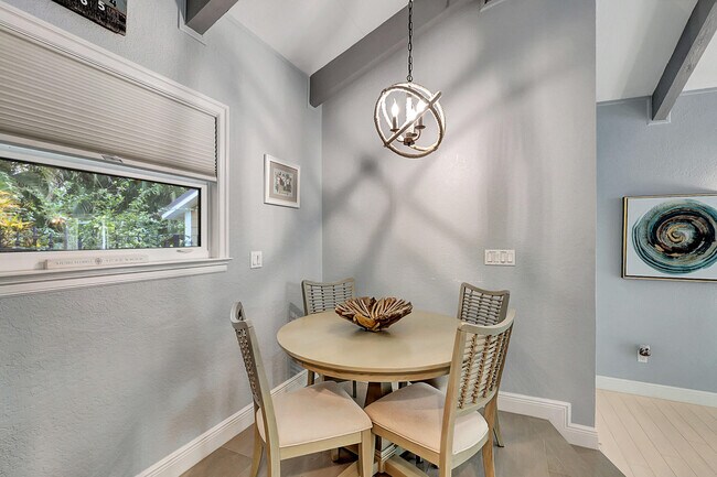 Building Photo - 3271 SE Court Dr