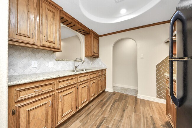 Building Photo - 8925 Homewood Ln