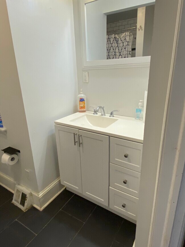 1st Fl bathrm - 603 N 32nd St