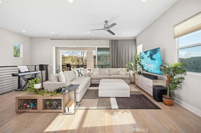 Building Photo - 227 Follyhatch