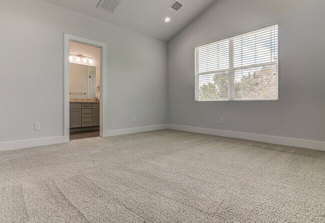 Building Photo - Super Cute South Austin 3/2.5 Condo, built...
