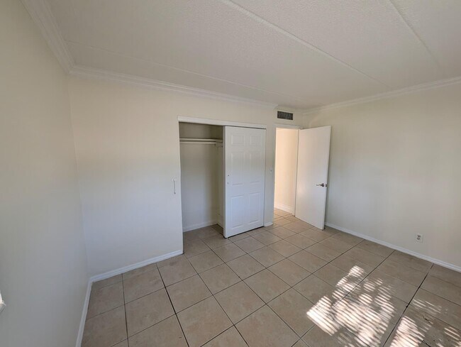 Building Photo - 817 Lighthouse Dr