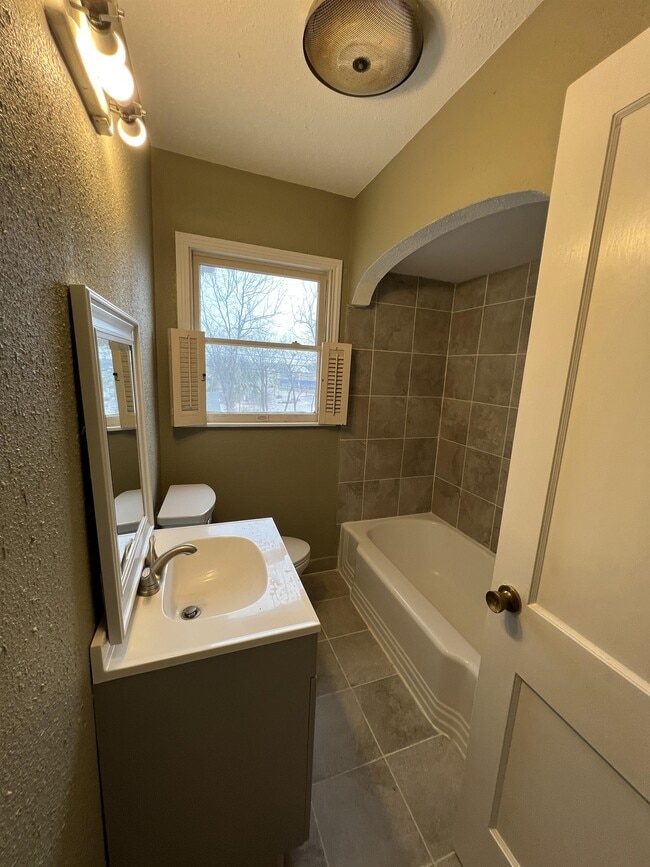 Building Photo - 430 Bryn Mawr Dr