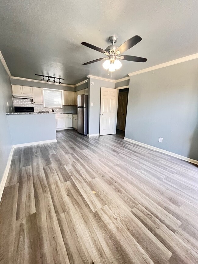 Building Photo - 911 Byrne St