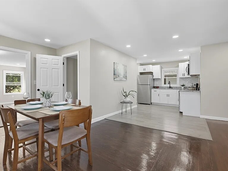 Building Photo - 12 Saint James Ave