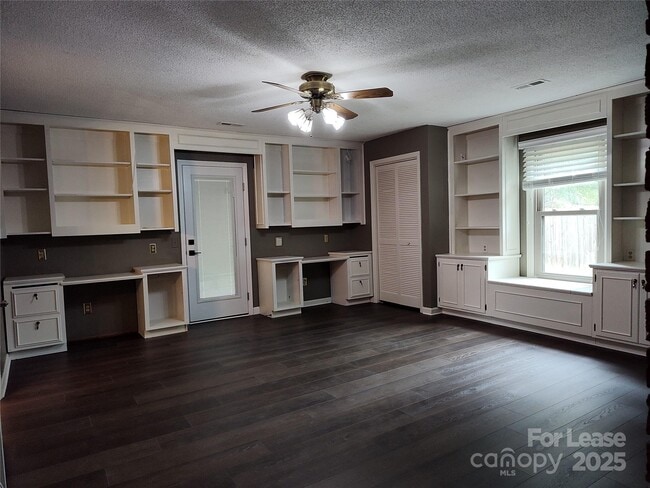 Building Photo - 8526 Timbercrest Cir