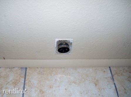 Building Photo - 3 br, 1 bath House - 637 S Miller Rd