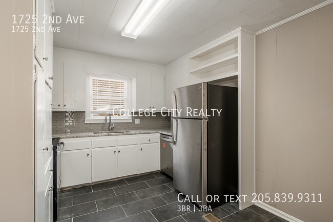 Building Photo - 1725 2nd Ave