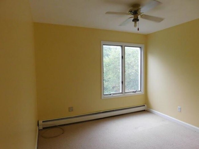 Building Photo - 3 bedroom in Cumberland RI 02864