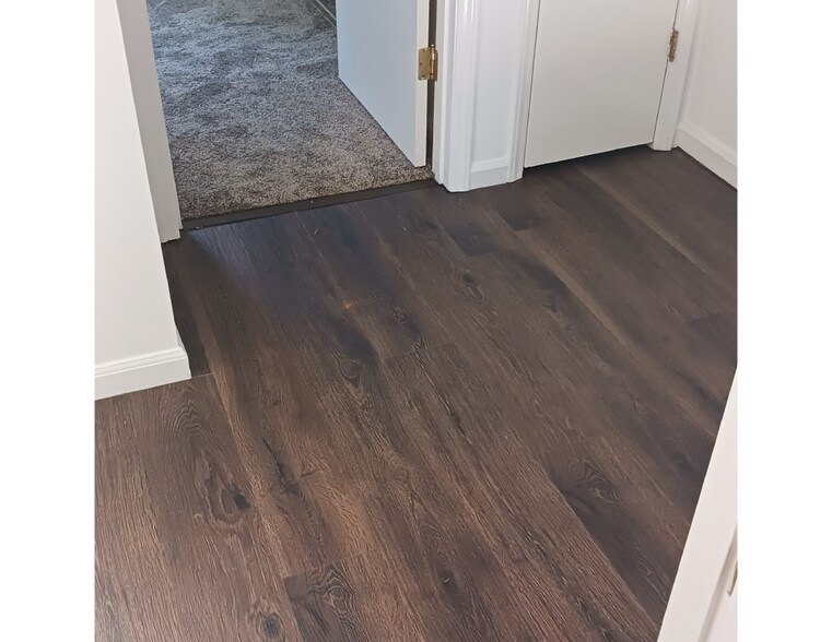 Building Photo - 115 Eastcliff Dr SE