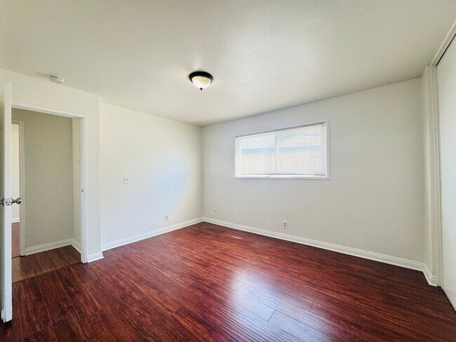 Building Photo - 2340 W Greenacre Ave