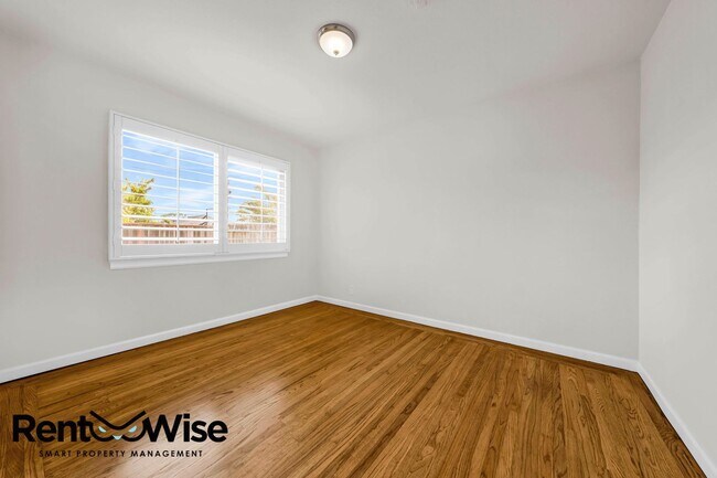 Building Photo - 338 Arbor Dr