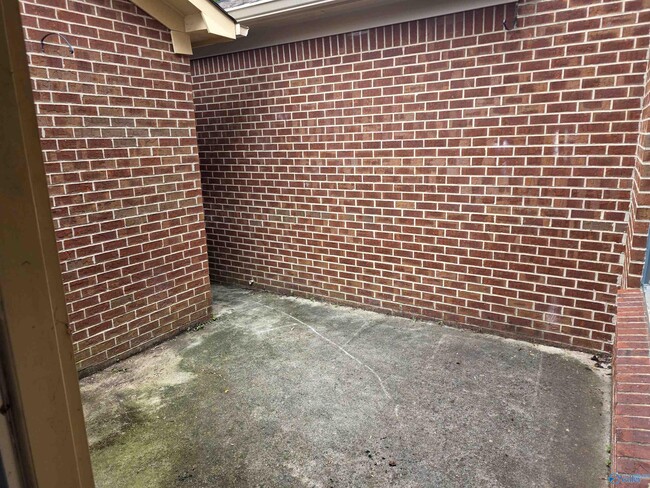 Building Photo - 252 W Lake Cir