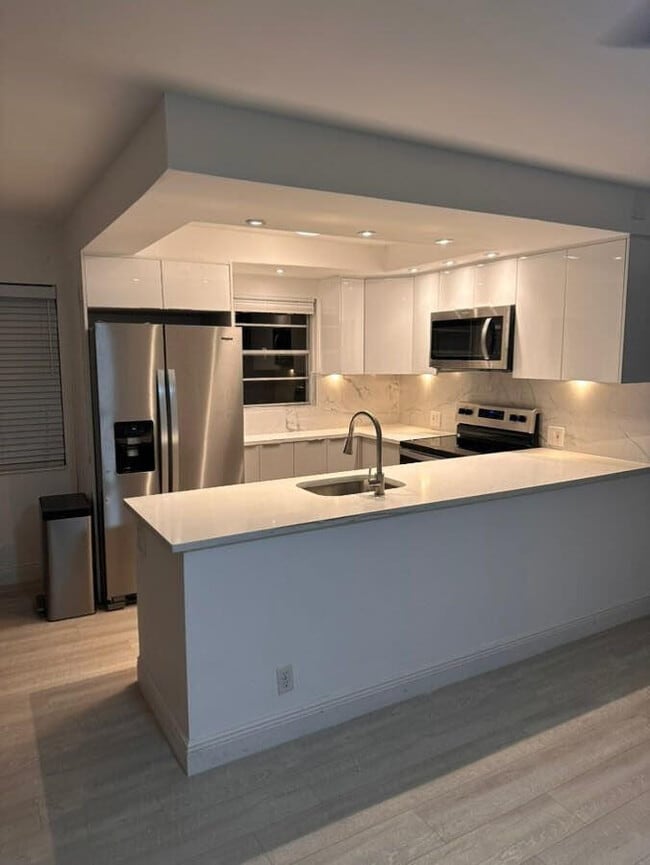 Building Photo - 271 Fanshaw G