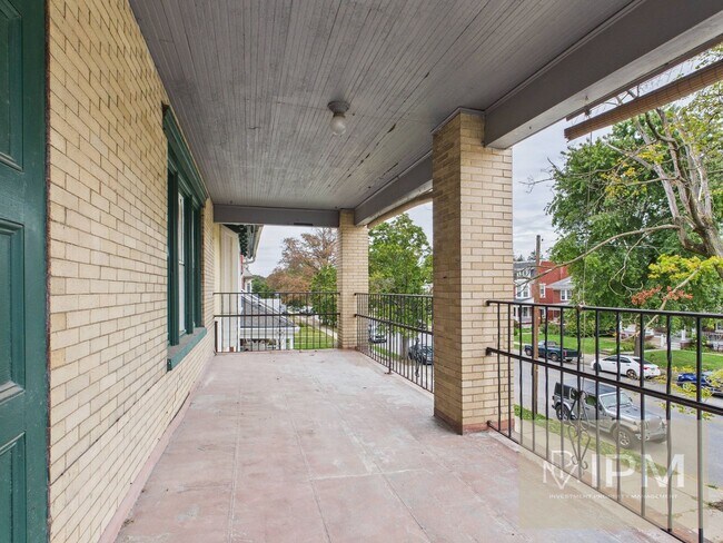 Building Photo - 595 Madison Ave