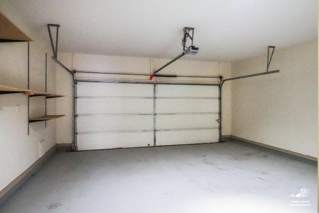 Building Photo - 3204 Merry Mdw