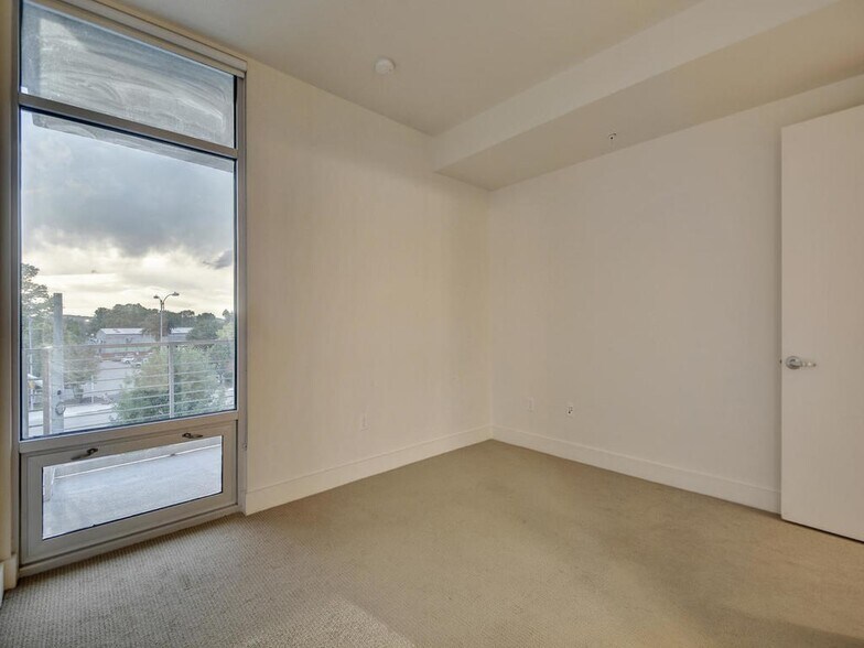 Building Photo - 210 Lee Barton Dr
