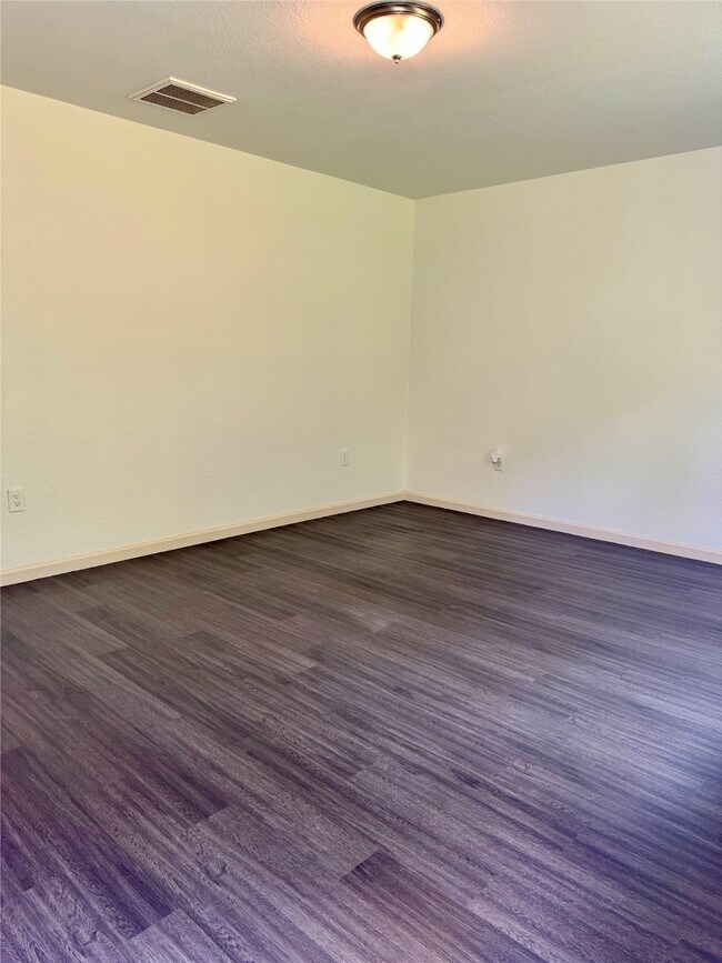 Building Photo - 624 Luke St