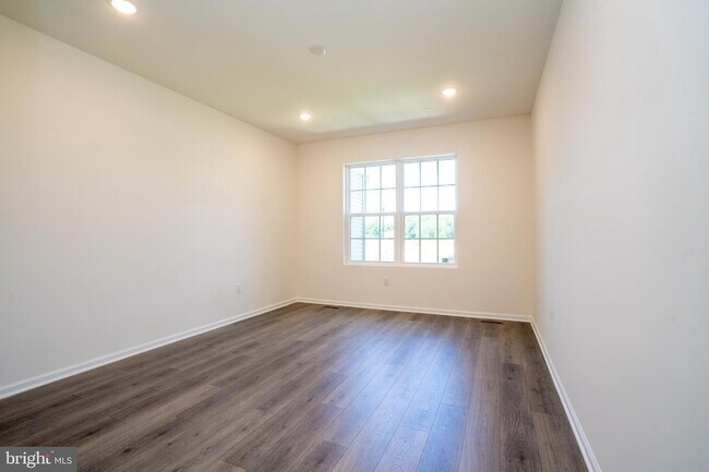 Building Photo - 3403 Jordan Dr