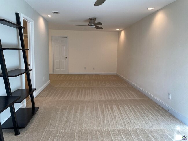 Building Photo - 408 Stathams Way