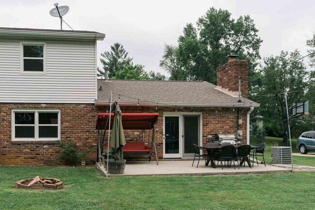 Building Photo - Well-Appointed East-Side Home with Exceptional Living Space in Sycamore Knolls