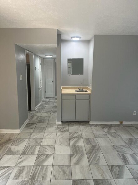 Building Photo - 738 Hedgelawn Way