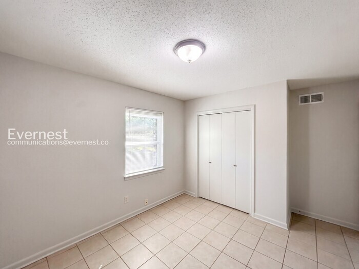 Building Photo - 1416 Moss Point Dr