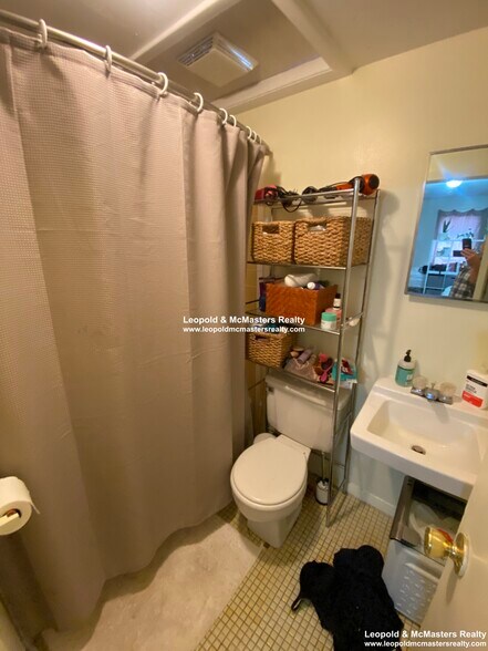 Building Photo - 230 Newbury St