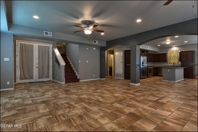 Building Photo - 6560 McFarland Ave