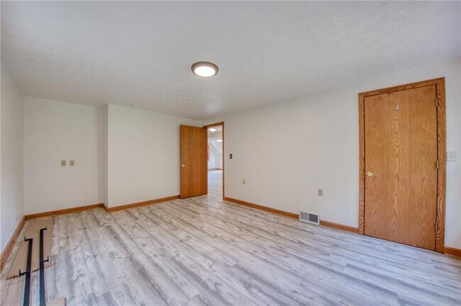 Building Photo - 4465 Mt Troy Rd Ext