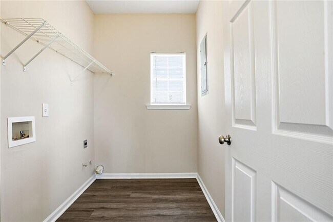 Building Photo - 405 Chadwick Cmns