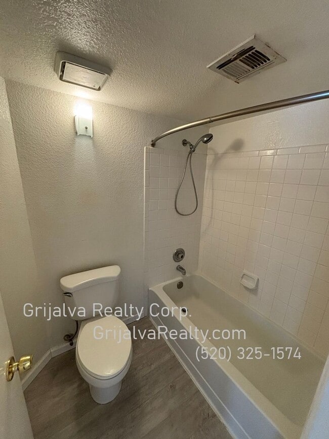 Building Photo - Beautiful 3 bedroom, 2 Bath Home in Reddin...