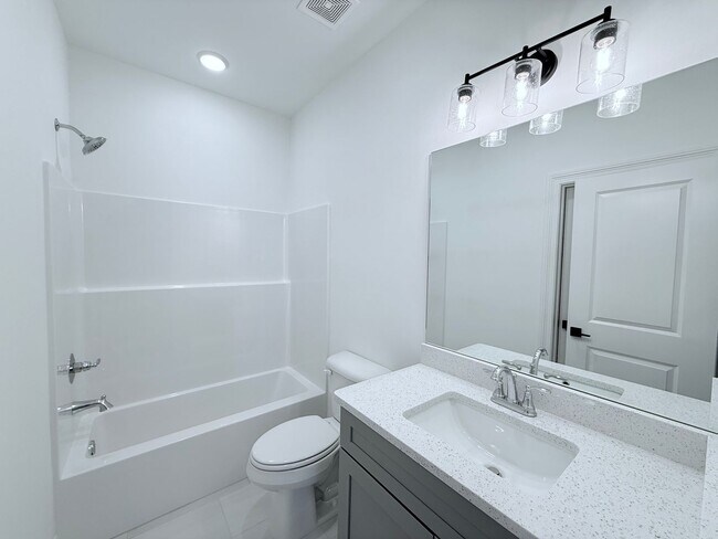 Building Photo - NEW South Grove unit