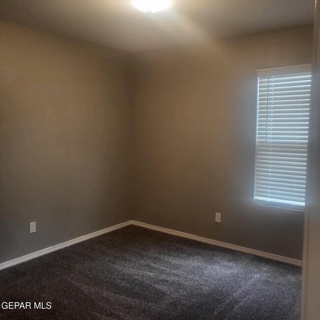 Building Photo - 14901 Tierra Isaiah Ave