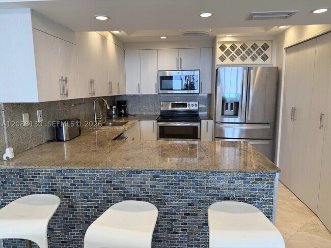 Building Photo - 3725 S Ocean Dr