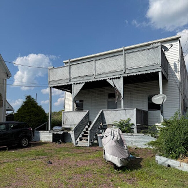 Building Photo - 2 bedroom available in Kingston!