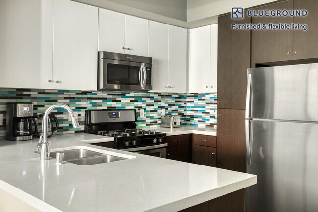 Building Photo - 200 S Los Angeles St