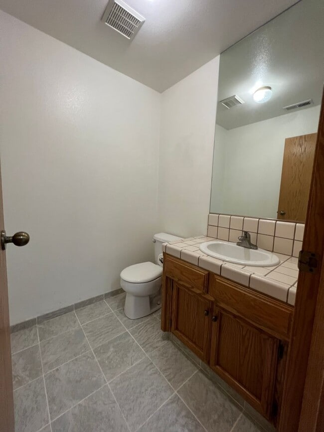 Building Photo - Discover the Jewel of Madera 4-bedroom 3-bath