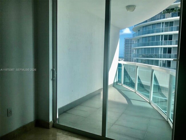 Building Photo - 1800 N Bayshore Dr