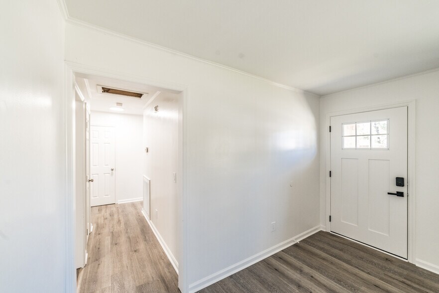 Building Photo - 3610 Dawnwood Dr NW