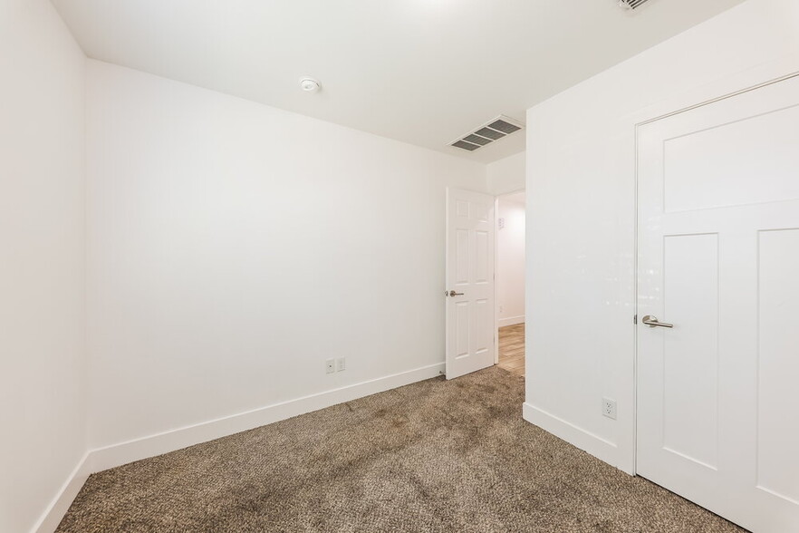 Building Photo - 5827 S 13th Ave