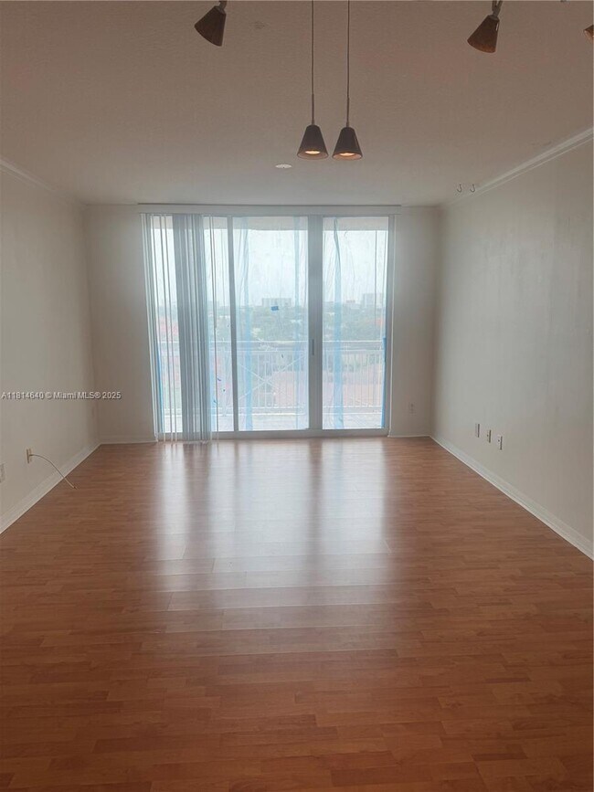Building Photo - 2665 SW 37th Ave